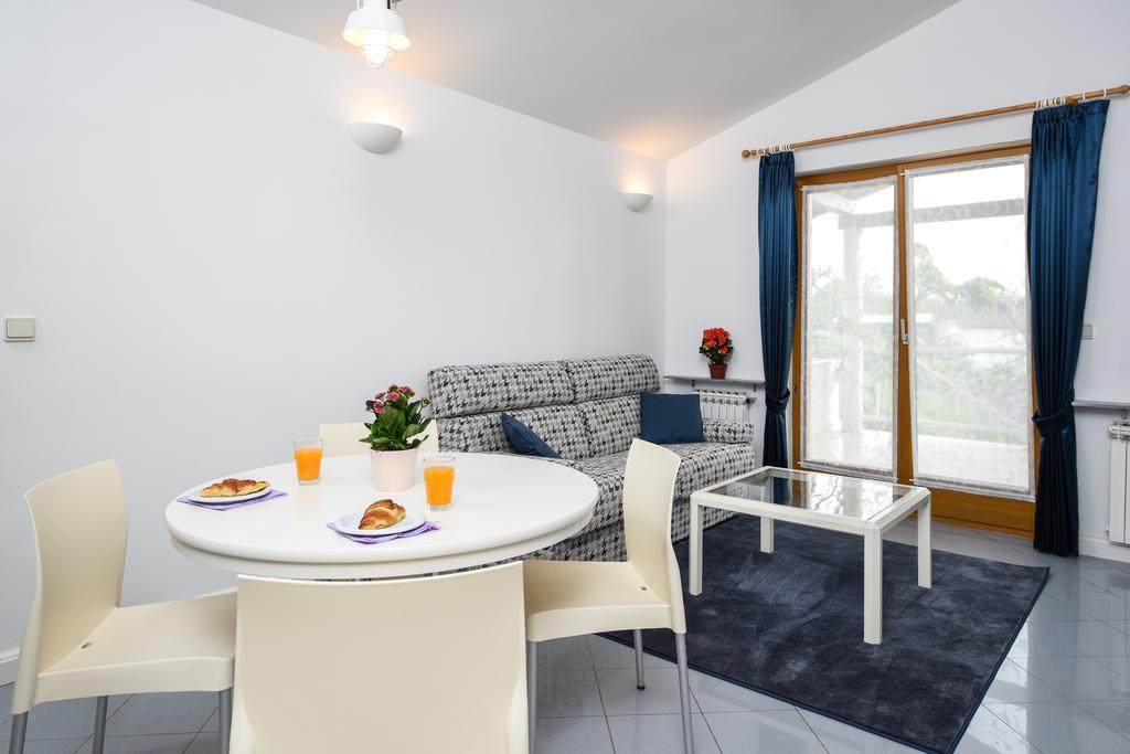 Apartmani Alice Njivice Exterior foto